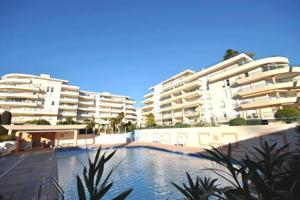 T2 Climatise A 5 Minutes A Pied De La Plage Avec Parking, Piscine Et Wifi เฟรฌูส ภายนอก รูปภาพ