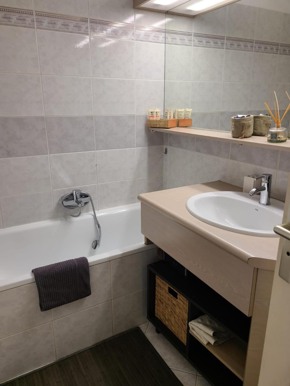 T2 Climatise A 5 Minutes A Pied De La Plage Avec Parking, Piscine Et Wifi เฟรฌูส ภายนอก รูปภาพ